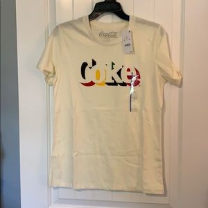 NWT Women’s Graphic Tee Size L